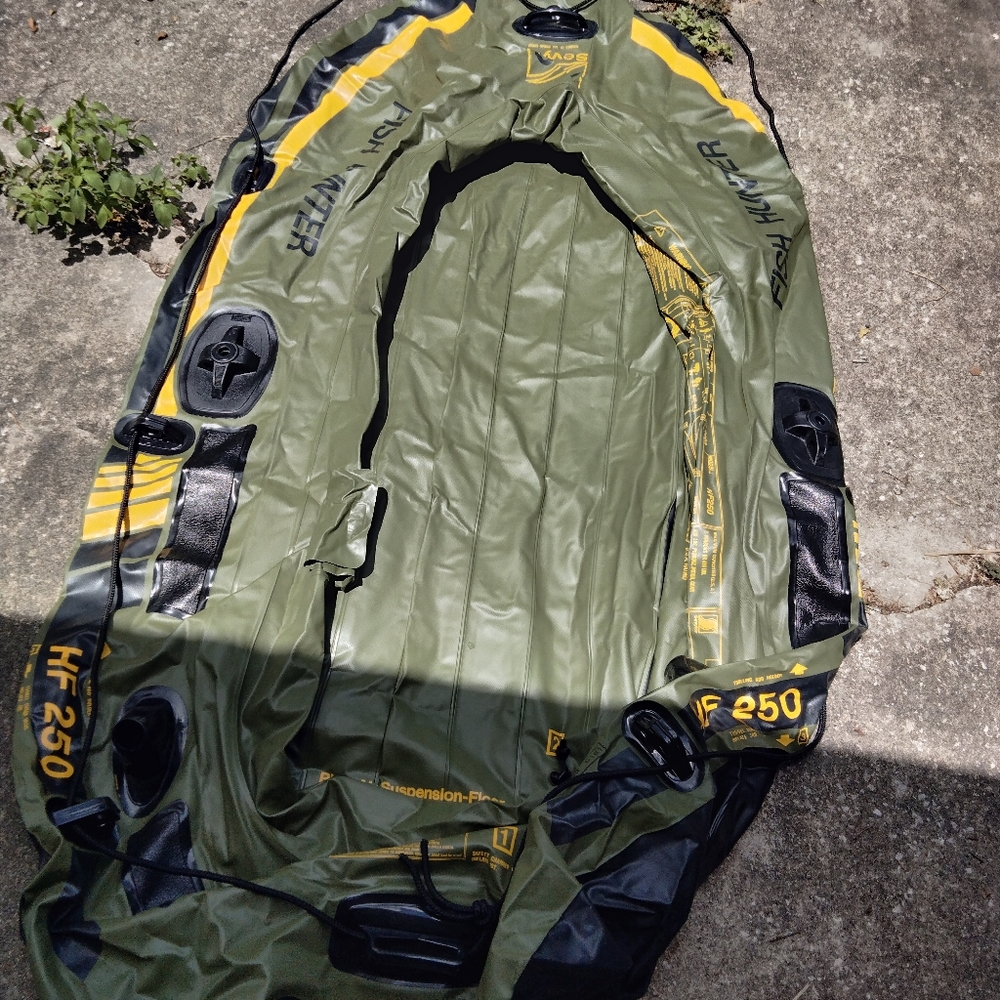 Inflatable boat - Picture 2 of 3